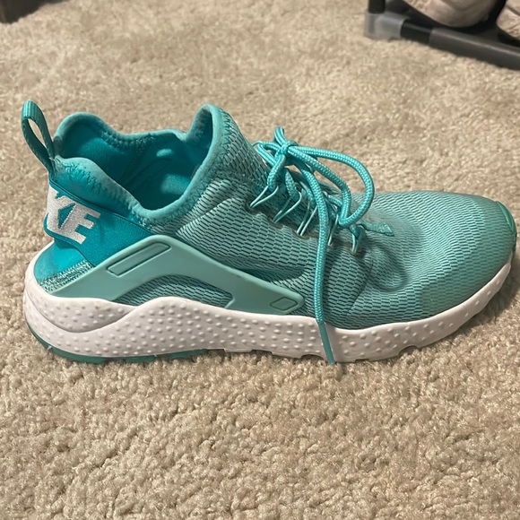 Nike Shoes - Nike huarache run ultra